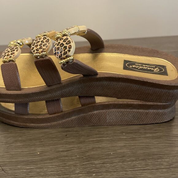 Ladies Grandco Sandals Jeweled Leopard Flip Flops Wedge size 8 EUC - Picture 8 of 12